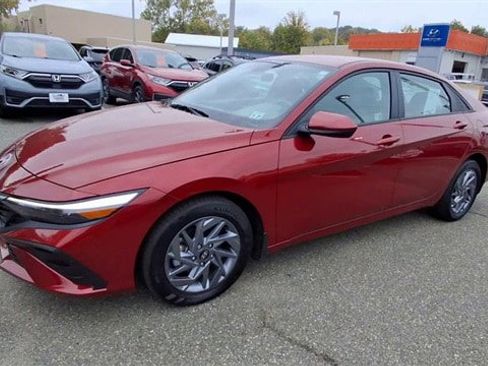 Certified 2024 Hyundai Elantra SEL image 4