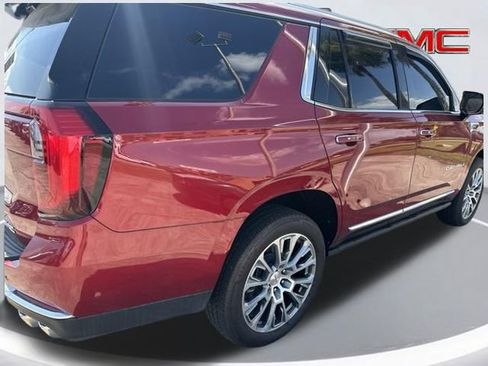 Used 2025 GMC Yukon Denali w/ Sun & Power Step Package AWD/4WD image 3