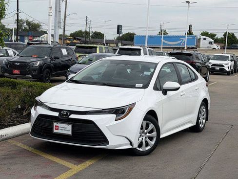 Certified 2025 Toyota Corolla LE image 2