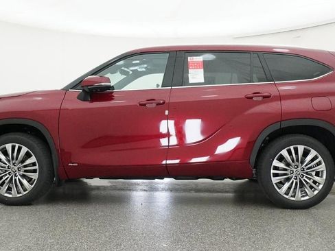 New 2026 Toyota Highlander Platinum image 19