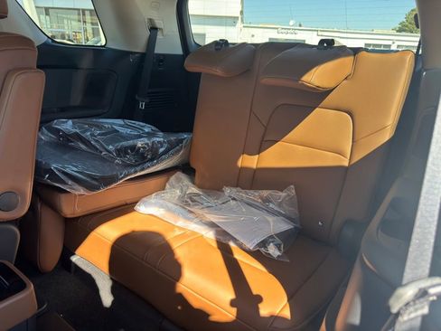 New 2026 Nissan Pathfinder Platinum image 17