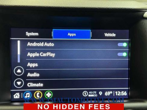 Used 2022 GMC Terrain SLT w/ Tech Package image 29