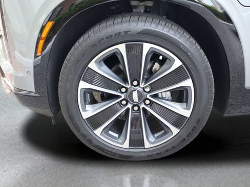 Certified 2026 Cadillac Vistiq Sport w/ LPO, Floor Liner Package AWD/4WD image 29