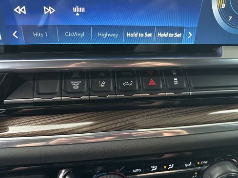 Used 2024 Chevrolet Silverado 3500 LT w/ Convenience Package image 28