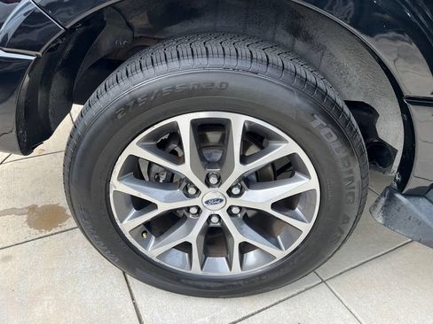 Used 2017 Ford Expedition XLT w/ Equipment Group 202A RWD image 8
