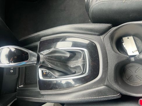 Used 2018 Nissan Rogue SL w/ Premium Package image 17