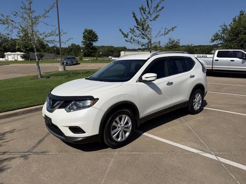Used 2016 Nissan Rogue SV FWD image 2