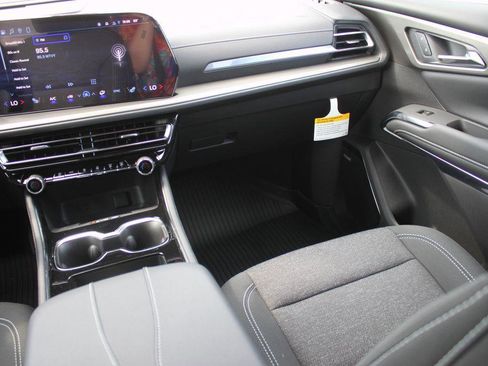 New 2026 Chevrolet Traverse LT image 7