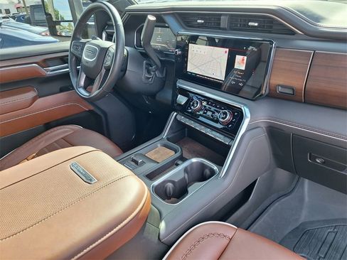 Used 2024 GMC Sierra 2500 Denali Ultimate image 31