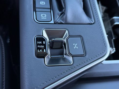 Certified 2024 Lexus GX 550 w/ Accessory Package (Z1) AWD/4WD image 32