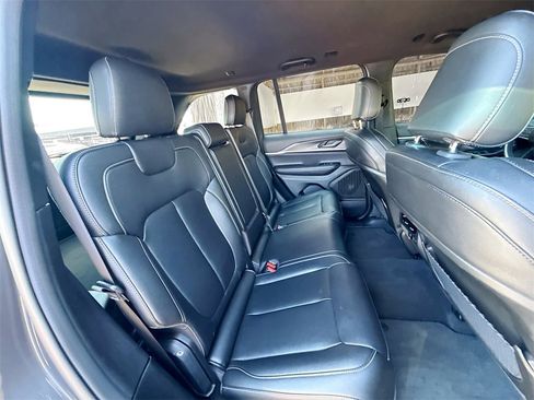 Used 2024 Jeep Grand Cherokee Limited w/ Black Appearance Package image 32