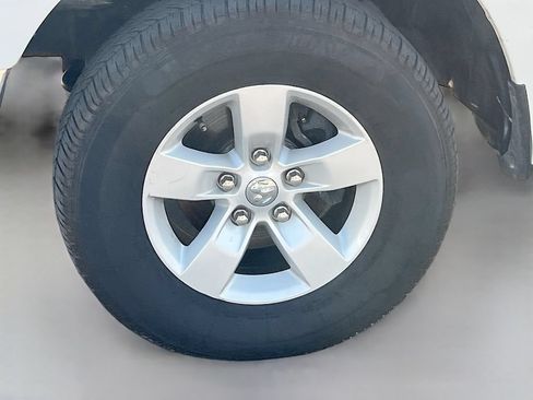 Used 2019 RAM 1500 Classic SLT AWD/4WD image 26