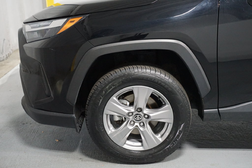 Certified 2025 Toyota RAV4 XLE FWD image 5