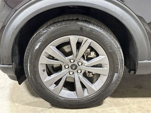 Used 2022 Ford Explorer XLT w/ Equipment Group 202A image 28