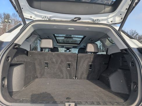 Used 2022 GMC Terrain SLT image 17