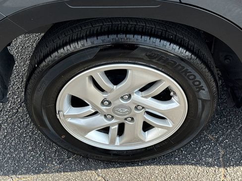 Used 2025 Hyundai Venue SE FWD image 17