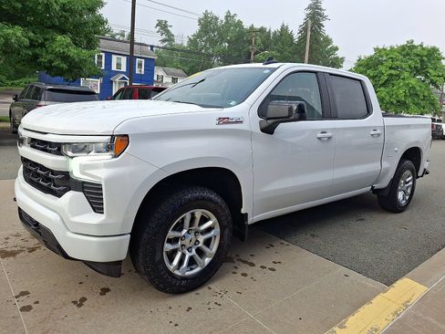 Used 2022 Chevrolet Silverado 1500 RST w/ Z71 Off-Road Package AWD/4WD image 3