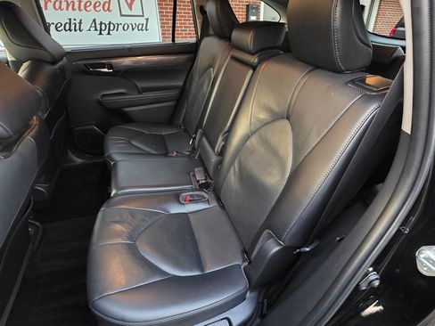 Used 2022 Toyota Highlander Limited image 12