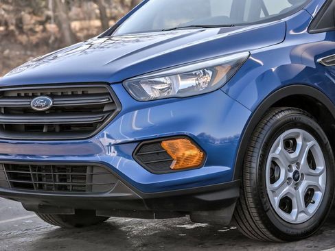 Used 2019 Ford Escape S image 2