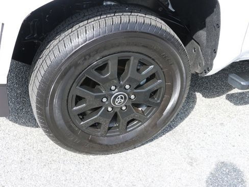 Used 2025 Toyota Tacoma SR5 AWD/4WD image 13