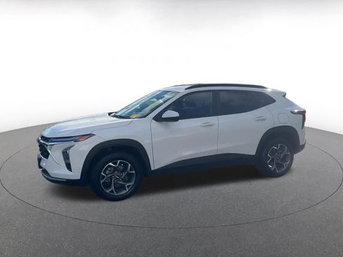 Used 2025 Chevrolet Trax LT image 8