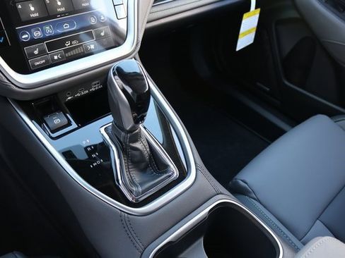 Used 2025 Subaru Outback Onyx Edition image 39