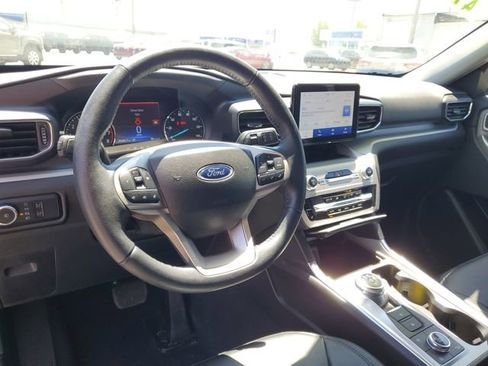 Used 2023 Ford Explorer XLT w/ Equipment Group 202A AWD/4WD image 16