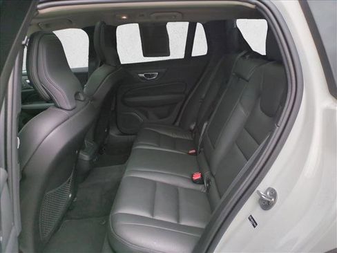 Used 2025 Volvo V60 B5 Cross Country Plus image 20