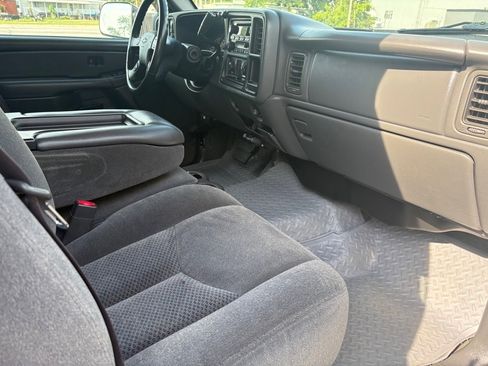 Used 2005 Chevrolet Silverado 2500 LS w/ Heavy-Duty Power Package image 11
