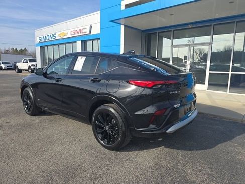 Used 2025 Buick Envista Sport Touring image 3