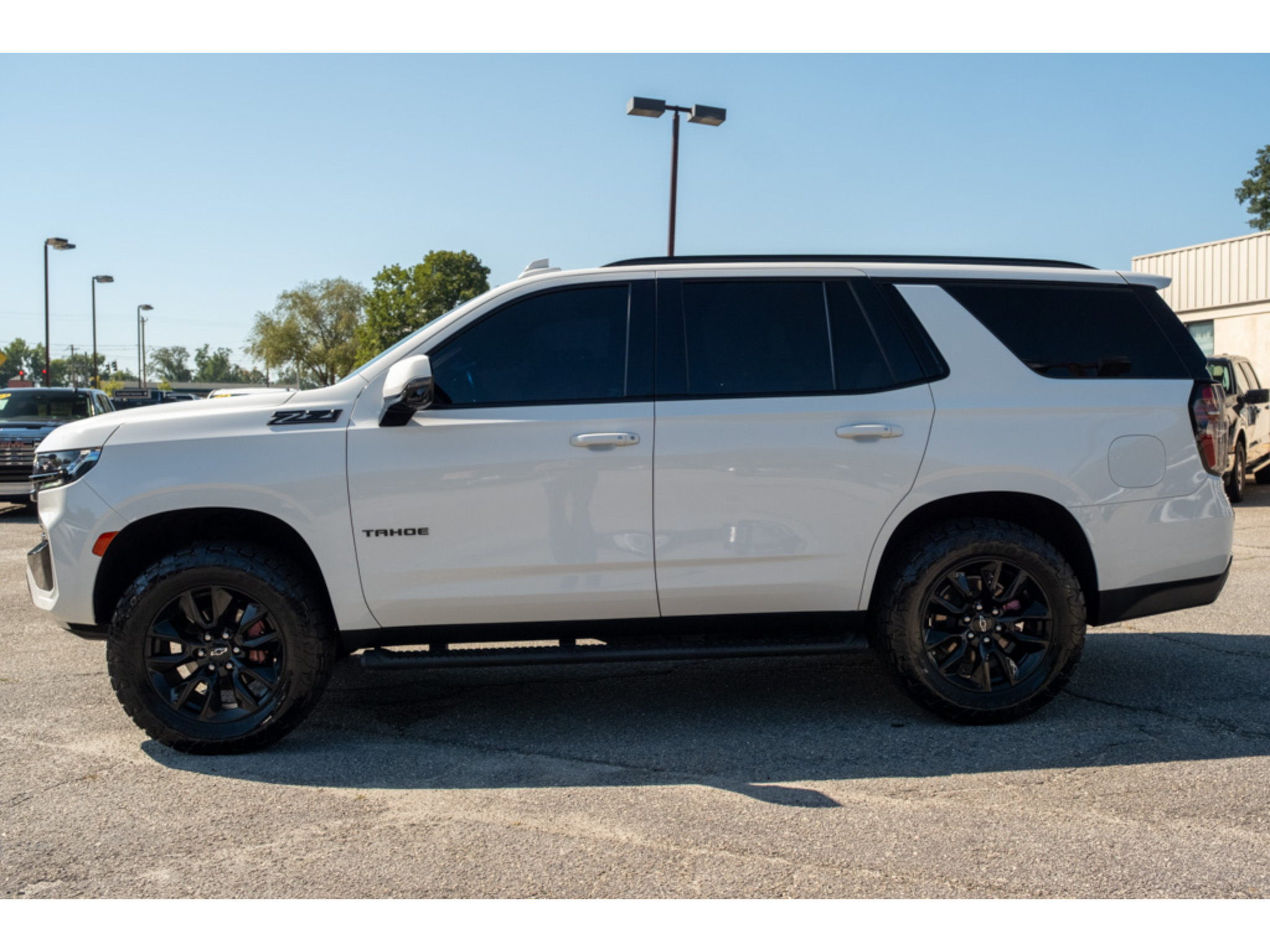 Used 2023 Chevrolet Tahoe Z71 w/ Luxury Package AWD/4WD image 5