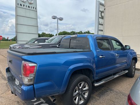 Used 2017 Toyota Tacoma Limited w/ Tow Package AWD/4WD image 6