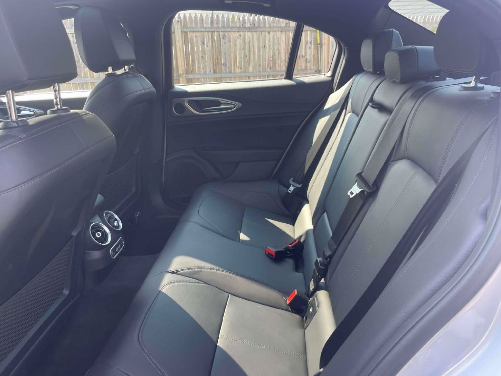 Used 2025 Alfa Romeo Giulia AWD image 11