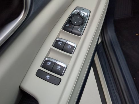 New 2026 Kia Carnival SX w/ SX Dark Edition Package FWD image 13