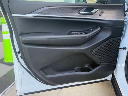 New 2025 Jeep Grand Cherokee L Limited w/ Black Appearance Package image 28