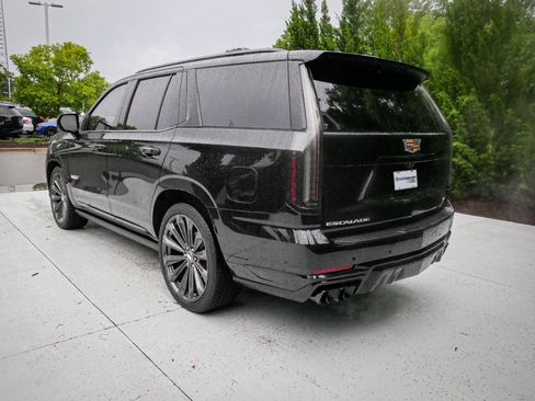 Used 2026 Cadillac Escalade V AWD/4WD image 9