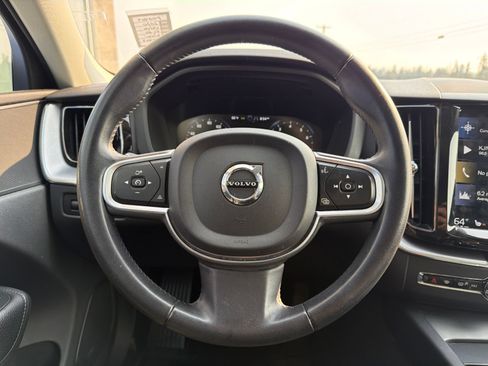 Used 2020 Volvo XC60 T6 Momentum AWD/4WD image 11