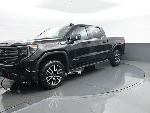 Used 2025 GMC Sierra 1500 AT4 w/ AT4 Preferred Package AWD/4WD image 2