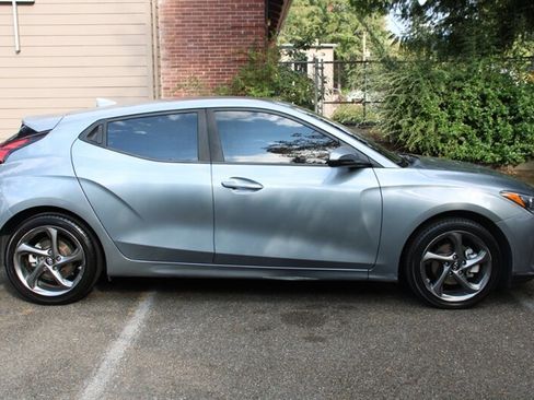 Used 2019 Hyundai Veloster 2.0 FWD image 12