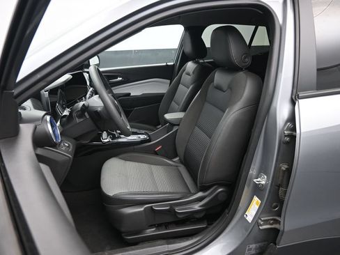 Used 2025 Chevrolet Trax LT FWD image 20