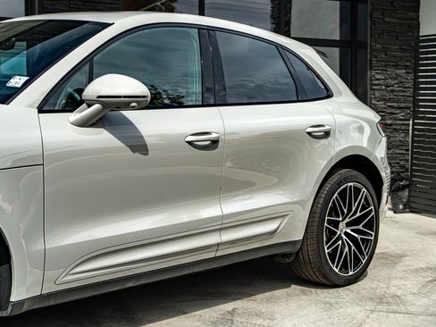 Used 2025 Porsche Macan AWD/4WD image 7