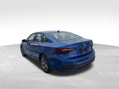 Used 2023 Volkswagen Jetta SE w/ Panoramic Sunroof Package image 3