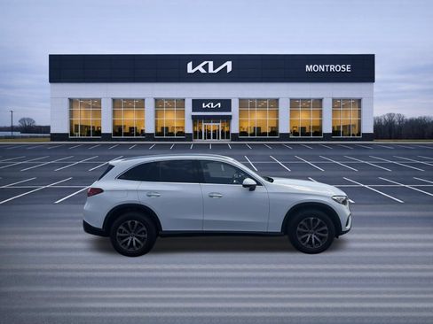 Used 2023 Mercedes-Benz GLC 300 4MATIC image 4