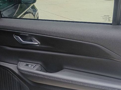 Used 2025 Jeep Grand Cherokee L Altitude RWD image 19