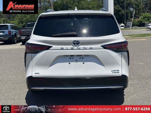 Used 2023 Toyota Sienna Limited AWD/4WD image 6