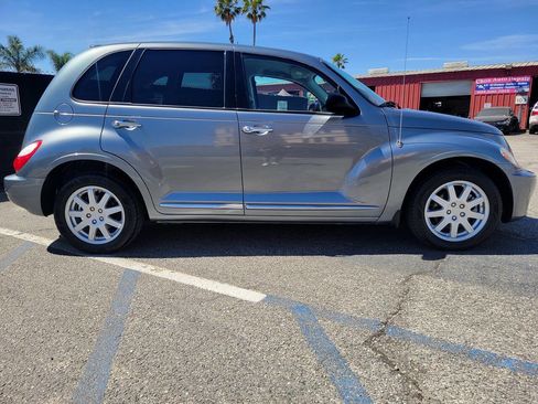 Used 2010 Chrysler PT Cruiser image 6