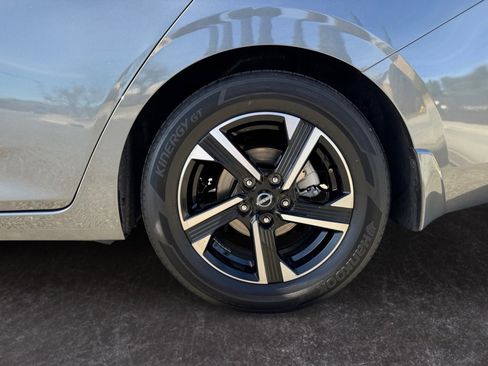 Used 2025 Nissan Sentra SV image 9