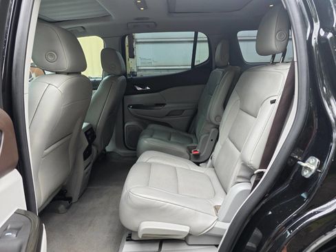 Used 2019 GMC Acadia SLT image 31