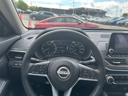 Used 2025 Nissan Altima 2.5 SV image 29