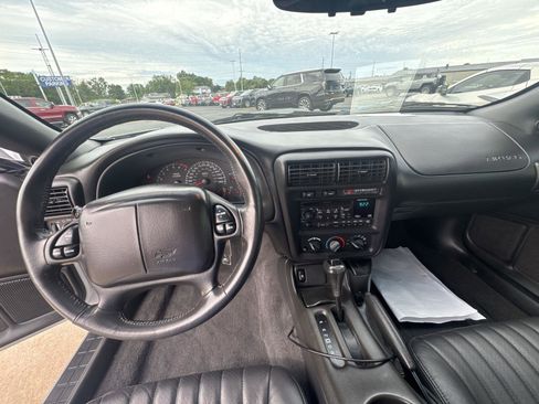 Used 2002 Chevrolet Camaro Z28 w/ SS Performance/Appearance Pkg RWD image 17
